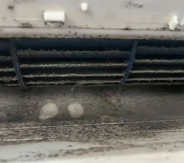 罗城空调吹的风有股烧焦味是怎么回事